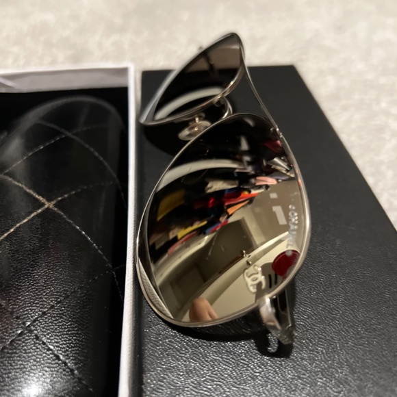 Authentic used Chanel sunglasses - Picture 2 of 4
